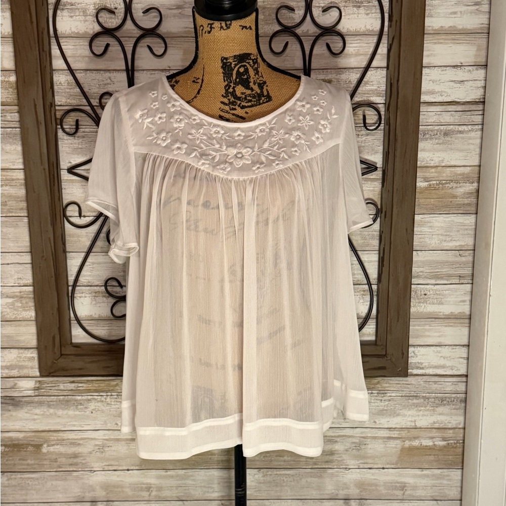 Torrid Cream Floral Embroidered Blouse